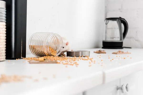 Selective focus of white tar near jar with peas on table — Stock Photo