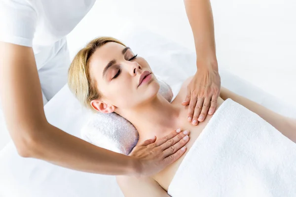 Cropped view of masseur doing massage to attractive woman — Stock Photo