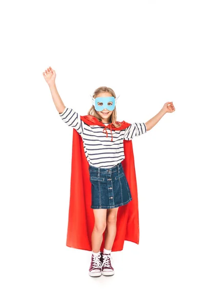 Vue complète de l'enfant en masque et manteau de héros dansant isolé sur blanc — Photo de stock