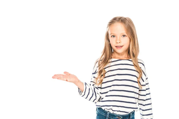 Bambino sorridente in abito casual isolato su bianco — Foto stock