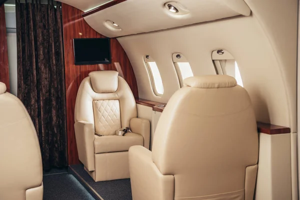 Luxo, cabine confortável e moderna de avião privado — Fotografia de Stock