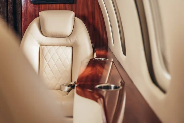 Luxus, Komfort und moderne Kabine eines Privatflugzeugs — Stockfoto