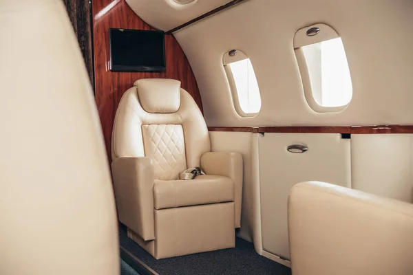 Luxe, cabine confortable et moderne de l'avion privé — Photo de stock