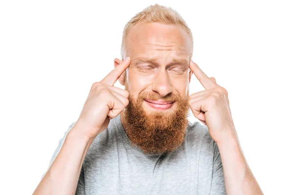 Schöner bärtiger Mann mit Kopfschmerzen, isoliert auf weiß — Stockfoto