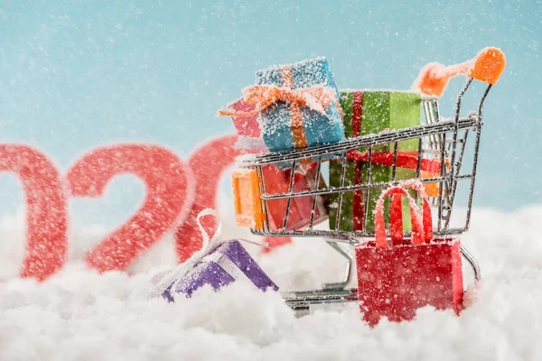 Selective focus of christmas gift boxes in shopping cart — Stock Photo