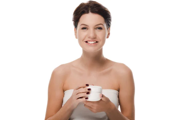 Femme heureuse tenant récipient avec crème visage isolé sur blanc — Photo de stock