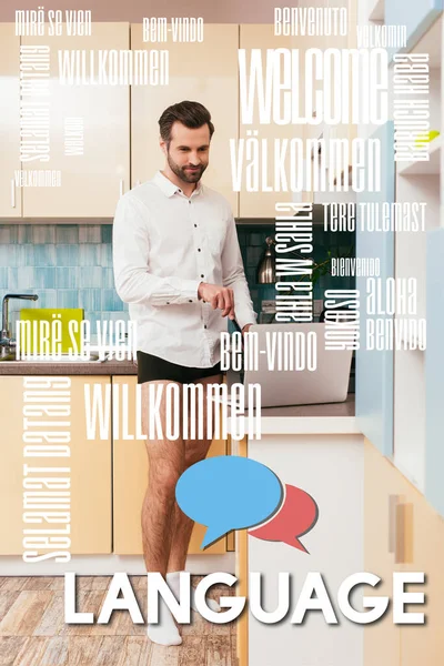 Schöner Mann in Hemd und Höschen schaut auf Laptop, während er in der Küche Frühstück kocht, Sprachillustration — Stockfoto