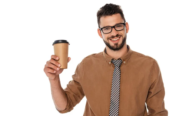 Позитивний вчитель тримає каву і дивиться на камеру ізольовано на білому — стокове фото