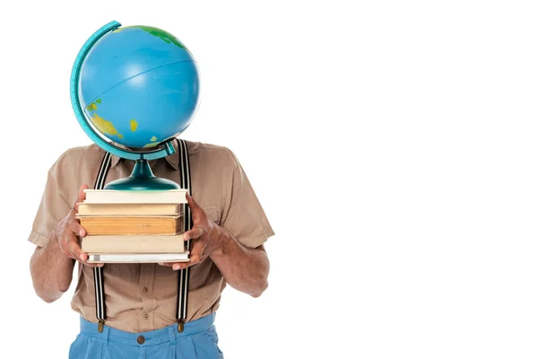 Nerd in possesso di libri e globo vicino faccia isolata su bianco — Foto stock