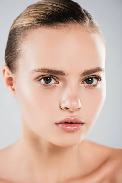 Close up of naked young woman looking at camera isolated on grey — Stock Photo