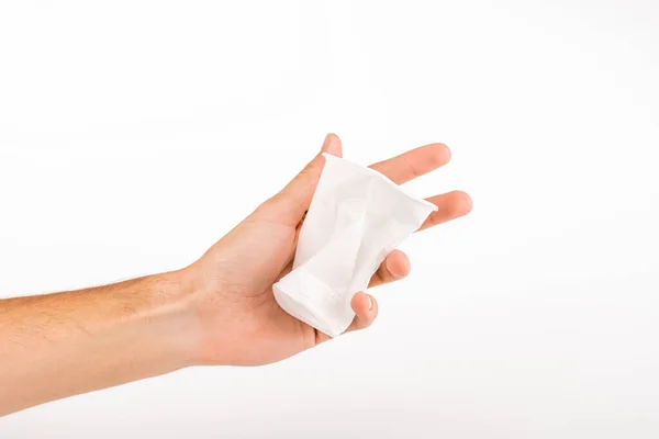 Vista ritagliato di uomo sbriciolamento tazza monouso isolato su bianco — Foto stock