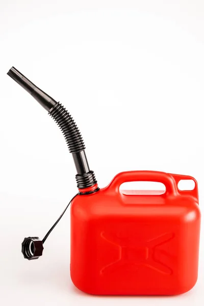 Tanica di benzina rossa su sfondo bianco — Foto stock