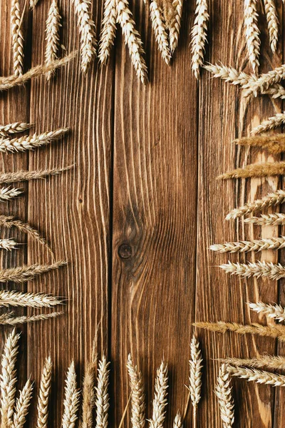 Top view of wheat ears frame on wooden background — Stock Photo