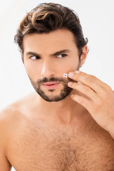 Shirtless man touching cheek with wound isolated on grey — Stock Photo