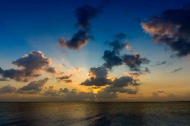 Göl günbatımı gökyüzü