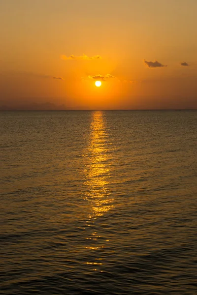 Göl Günbatımı Gökyüzü — Stok fotoğraf
