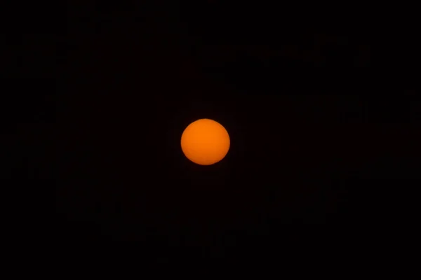 Oranje Zon Donkere Hemel — Stockfoto