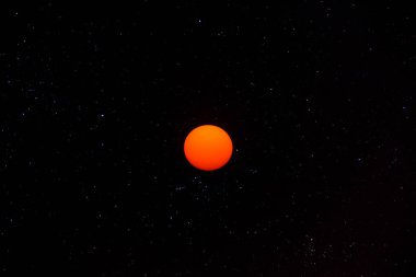 Büyük yıldız tozu güneşte.