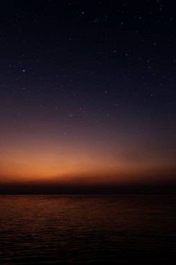 Alacakaranlık gökyüzü göl yıldız ile