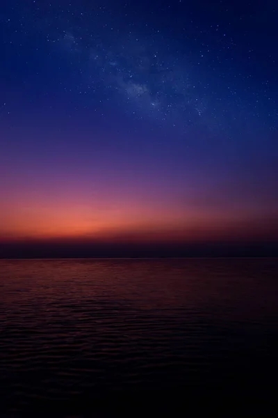 Céu Crepúsculo Lago Com Forma Leitosa Estrela — Fotografia de Stock