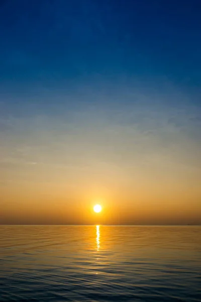 Sol Mínimo Cielo Del Atardecer Lago — Foto de Stock