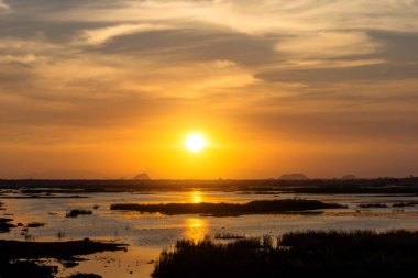 Göl günbatımı gökyüzü