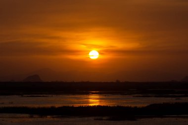 Göl günbatımı gökyüzü