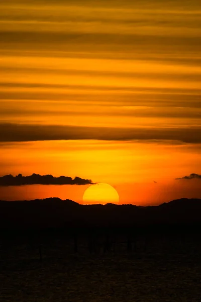 Silhouet Zonsondergang Hemel Bij Het Meer — Stockfoto