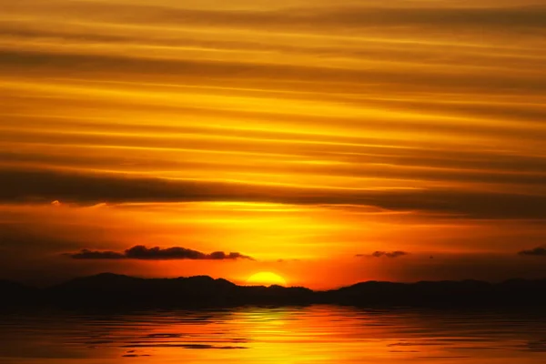Отражение Закатное Небо Озере — стоковое фото