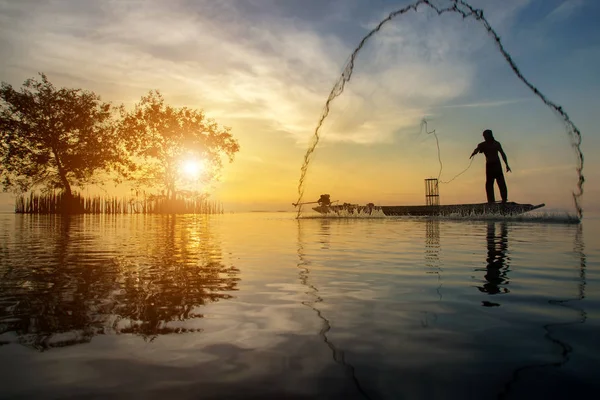 Silhouettes Fisherman Throwing Fishing Nets Sunrise — Stock Photo, Image