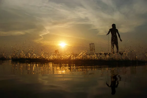 Silhouettes Fisherman Throwing Fishing Nets Sunset Thailand — Stock Photo, Image