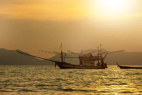 Siluetas Barco Pesca Mar — Foto de Stock