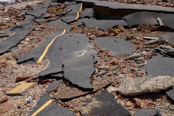 Road Erosion Orsakad Vågor Och Svåra Stormar Fokus Bild — Stockfoto