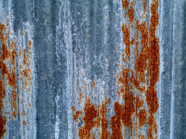 Eski çinko levhalar arka plan çürümeye başlar.