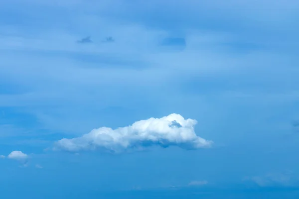 Fundo Céu Azul Com Pequena Nuvem — Fotografia de Stock