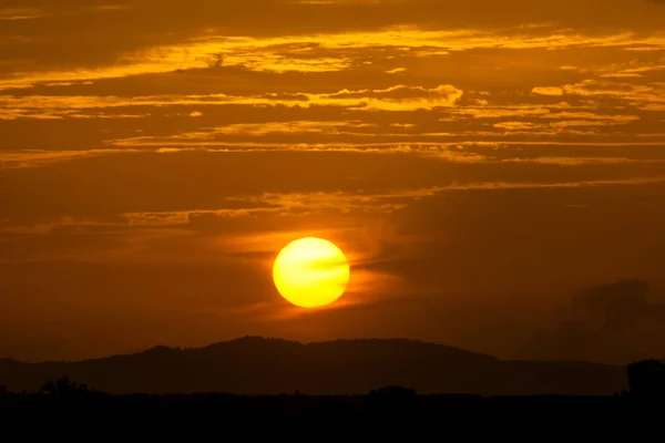 Paysage Silhouette Ciel Coucher Soleil Avec Grand Soleil Nuage Voyage — Photo