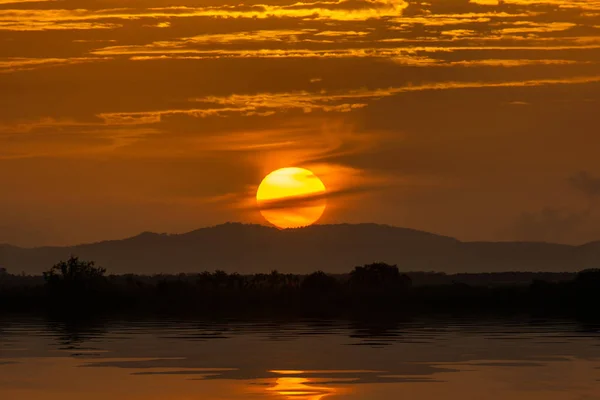 大きな夕日湖 — ストック写真