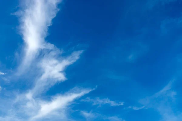 Blå Himmel Med Hvid Sky - Stock-foto