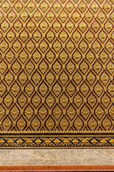 Detailní Záběr Golden Keramický Řemesel Zdi Thajské Národní Umění Dekorace — Stock fotografie
