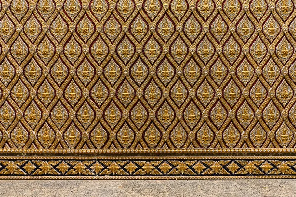 Close Van Keramische Handwerk Muur Van Thaise Nationale Kunst Decoratie — Stockfoto