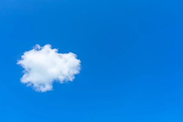 Una Nube Blanca Cielo Azul Con Espacio — Foto de Stock