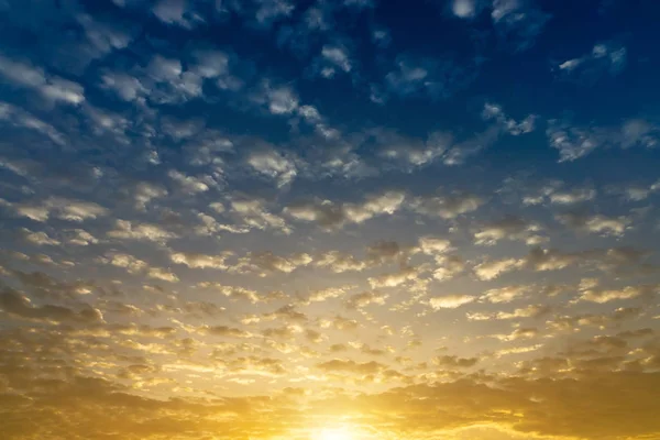Dos Colores Cielo Atardecer Con Nube Blanca Luz Solar Parte — Foto de Stock