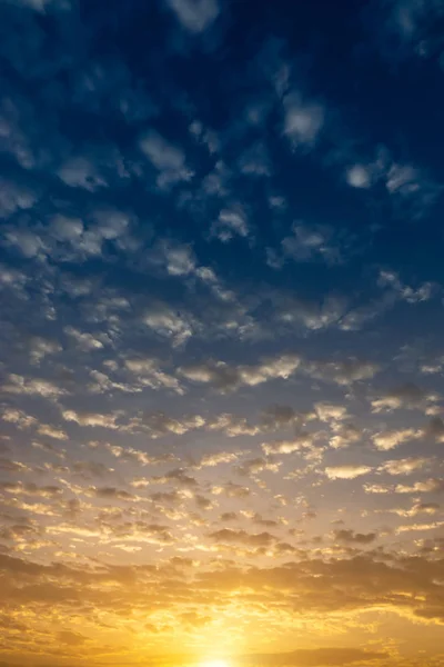 Dos Colores Cielo Atardecer Con Nube Blanca Luz Solar Parte — Foto de Stock