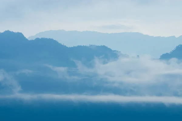Chmury Nad Blue Mountain Rano — Zdjęcie stockowe