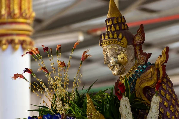 Närbild Gamla Buddha Med Blomma Wang Wiwekaram Temple Sangkhla Buri — Stockfoto