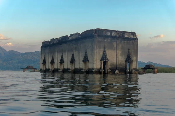 Speglar Det Antika Flytande Tempel Underwater Tempel Landmärket Resa Sangkhla — Stockfoto
