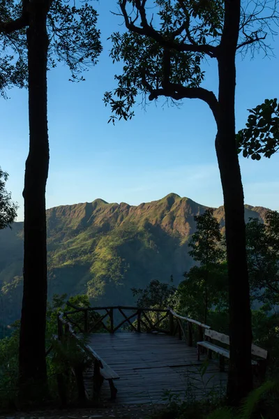 Mountain View Silueta Stromu Thongphaphum Národním Parku Kanchanaburi Provincie Dobrodružné — Stock fotografie