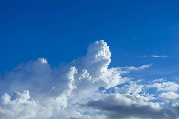 Nube Blanca Cielo Azul Con Fondo Espacial — Foto de Stock