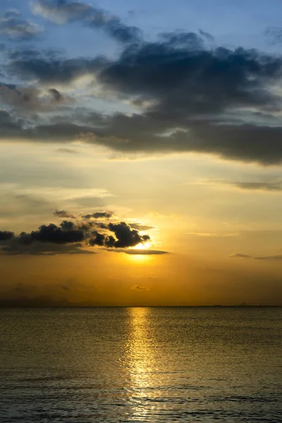 Bulut Ile Göl Günbatımı Gökyüzü — Stok fotoğraf