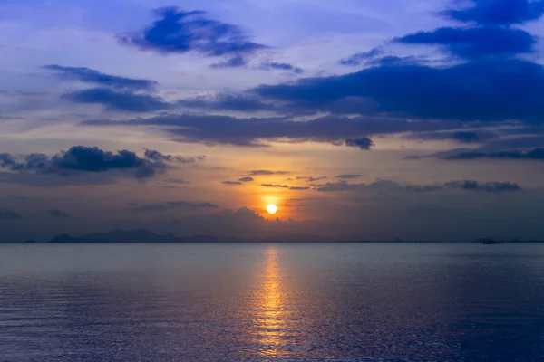 Закат Отражение Неба Воде Озера Синий Час — стоковое фото